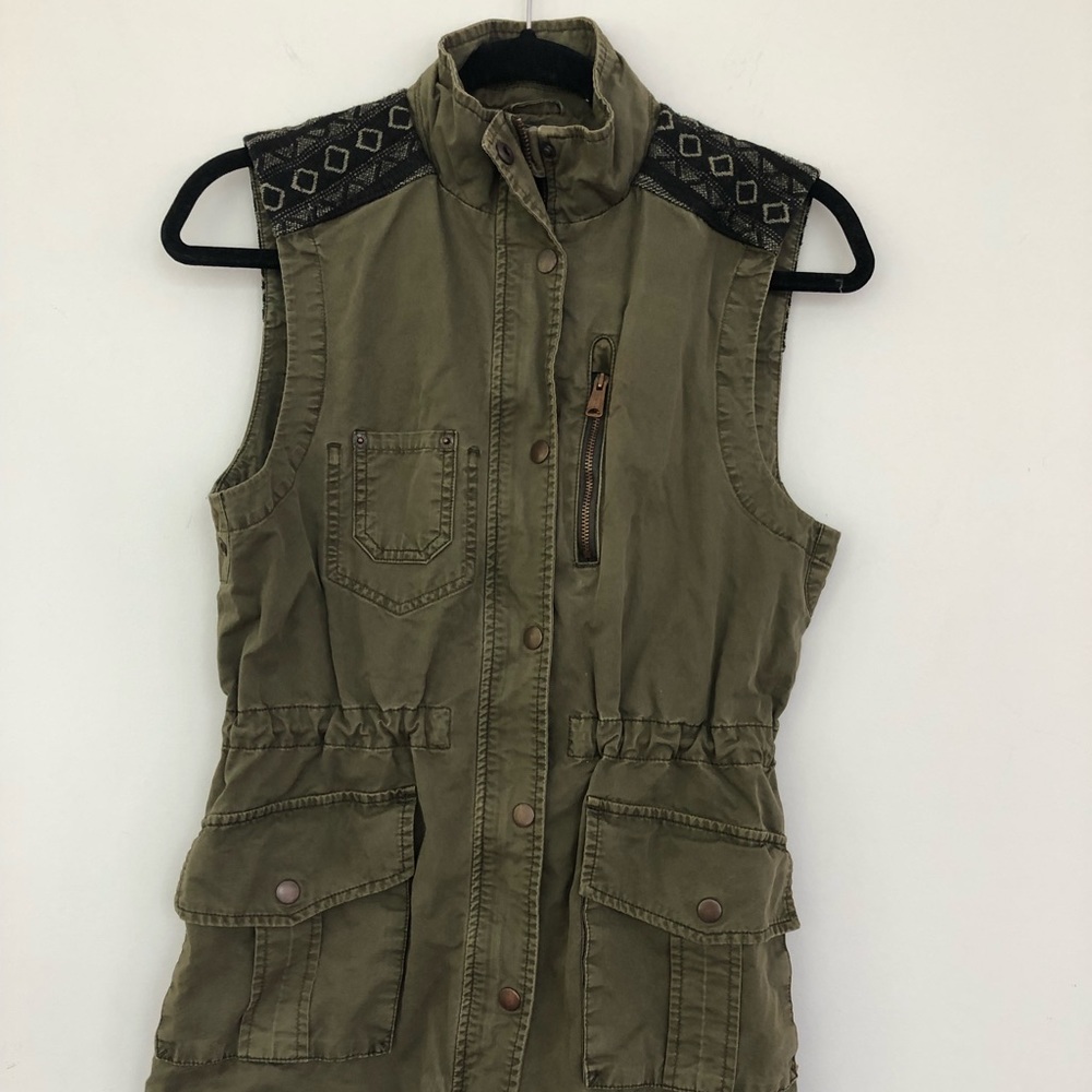 Roots Army Green Vest